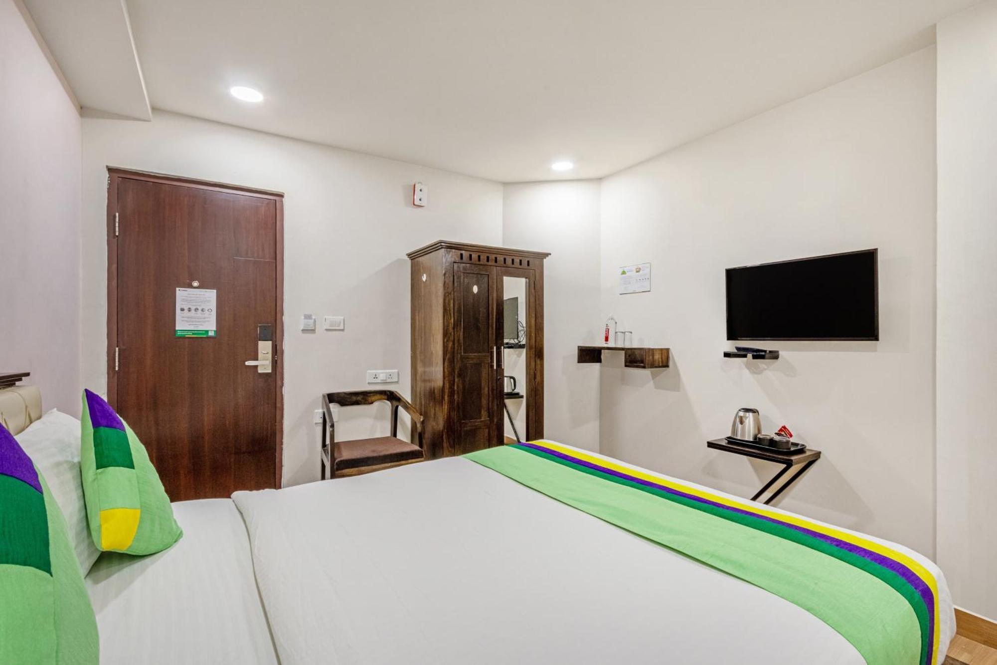 Treebo Purple Square Hotel Hyderabad Exterior photo