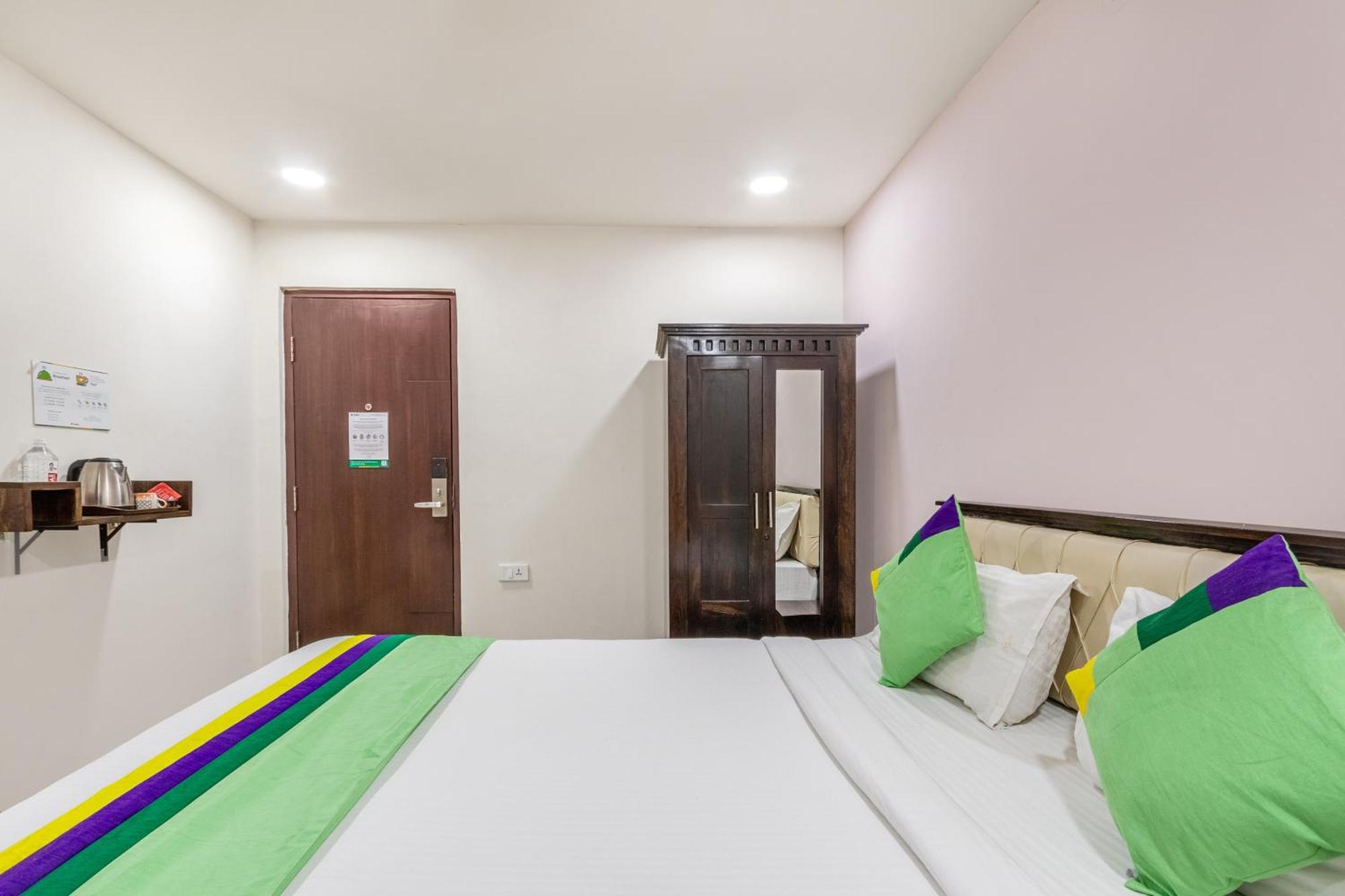 Treebo Purple Square Hotel Hyderabad Exterior photo